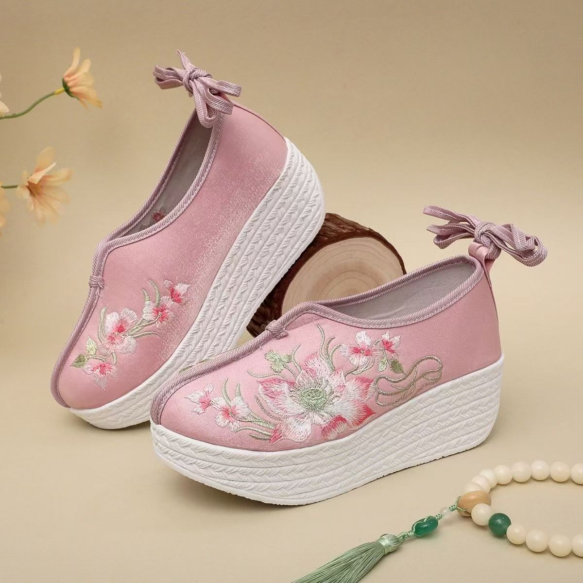 Ethnic Fabric - Chaussures compensées brodées style ethnique pour
