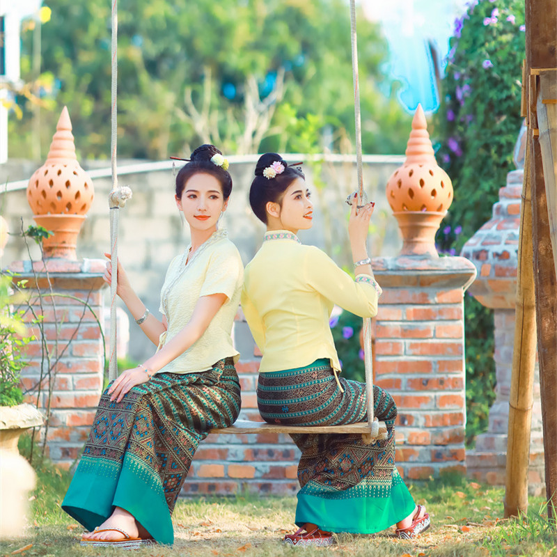 Thai Silk Blouse - Vêtements thaïlandais Dai jaune clair pour
