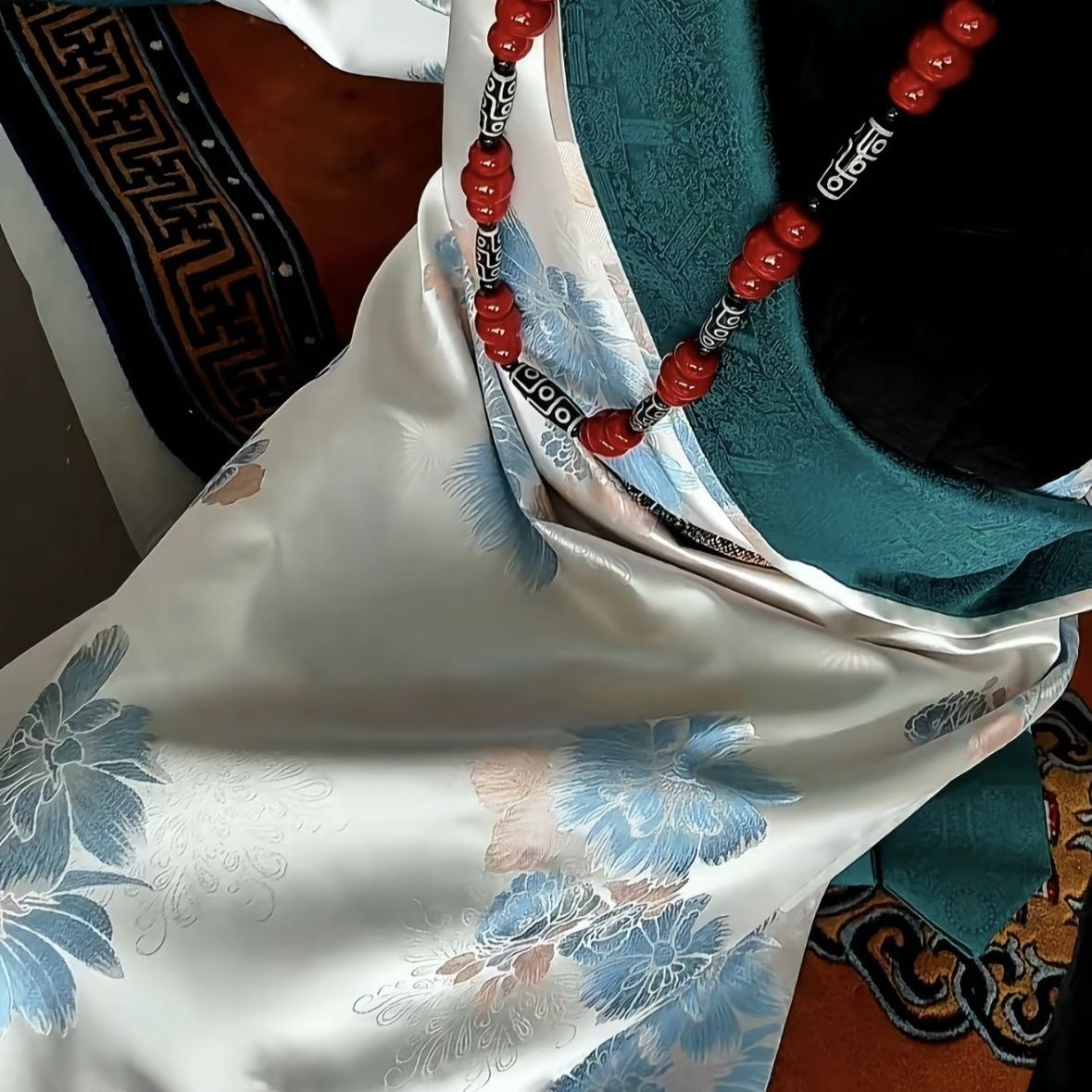 Nouvelle tenue tibétaine du Bh - Ethnic Fashion Shoot avis et prix