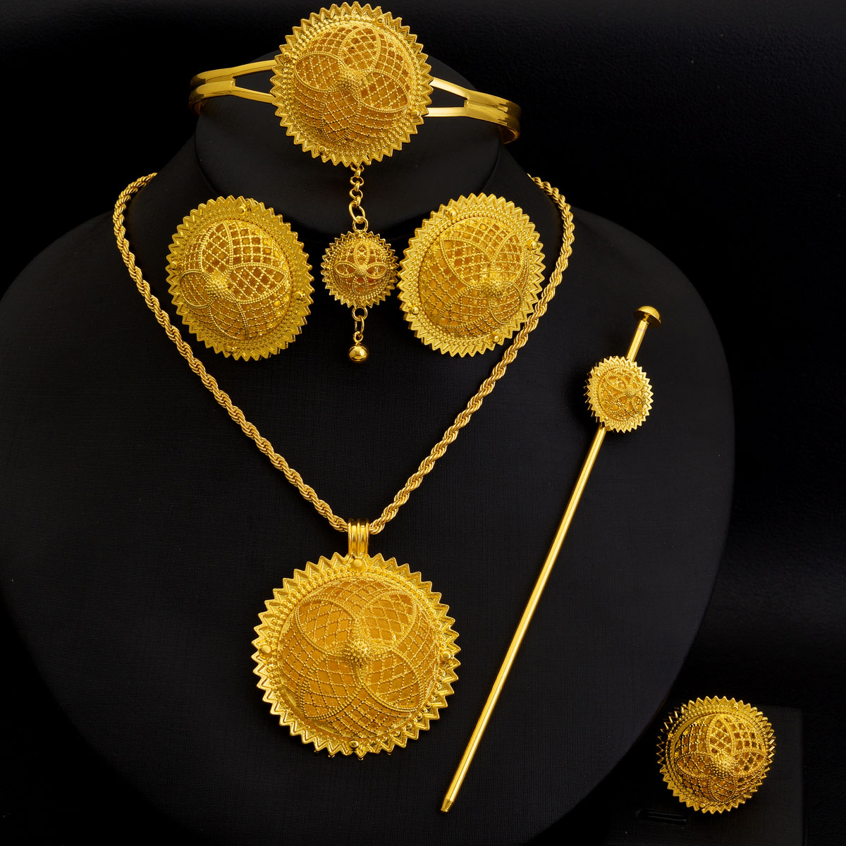 Ensemble de bijoux couleur dor - Ethnic Fashion In Dubai avis et prix