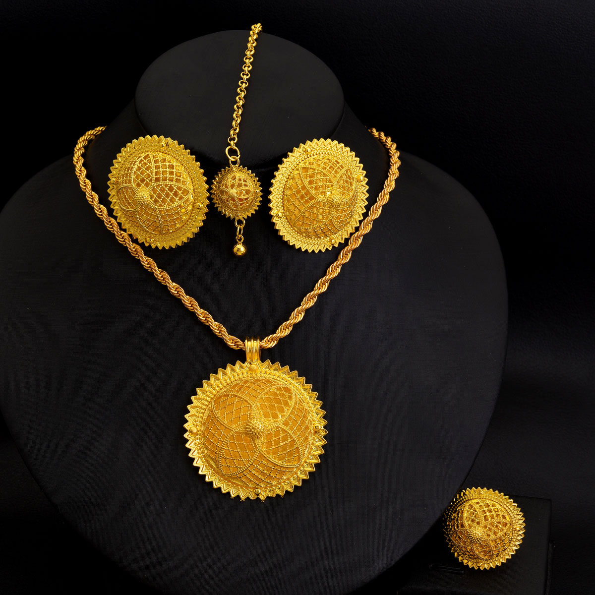 Ensemble de bijoux couleur dor - Ethnic Fashion In Dubai avis et prix