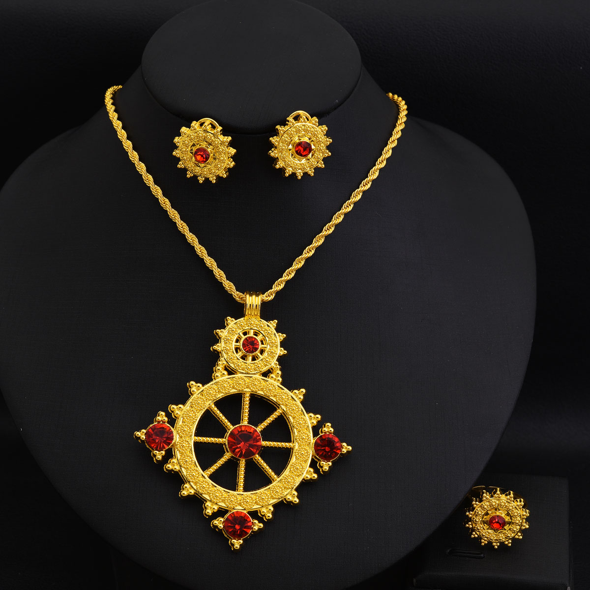 Ensemble de bijoux couleur dor - Ethnic Fashion In Dubai avis et prix
