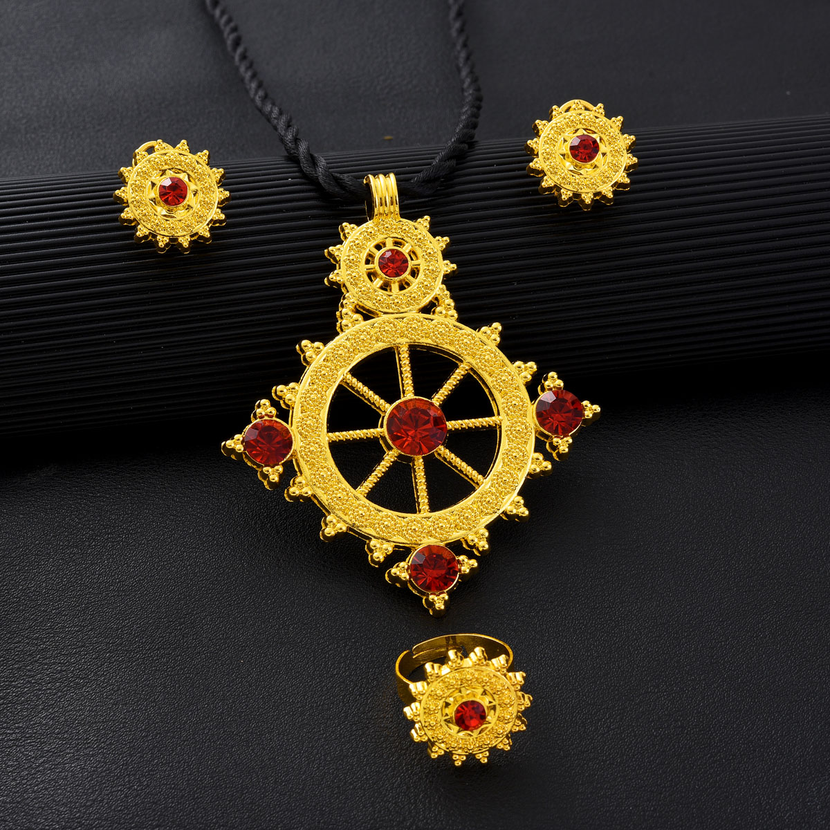 Ensemble de bijoux couleur dor - Ethnic Fashion In Dubai avis et prix