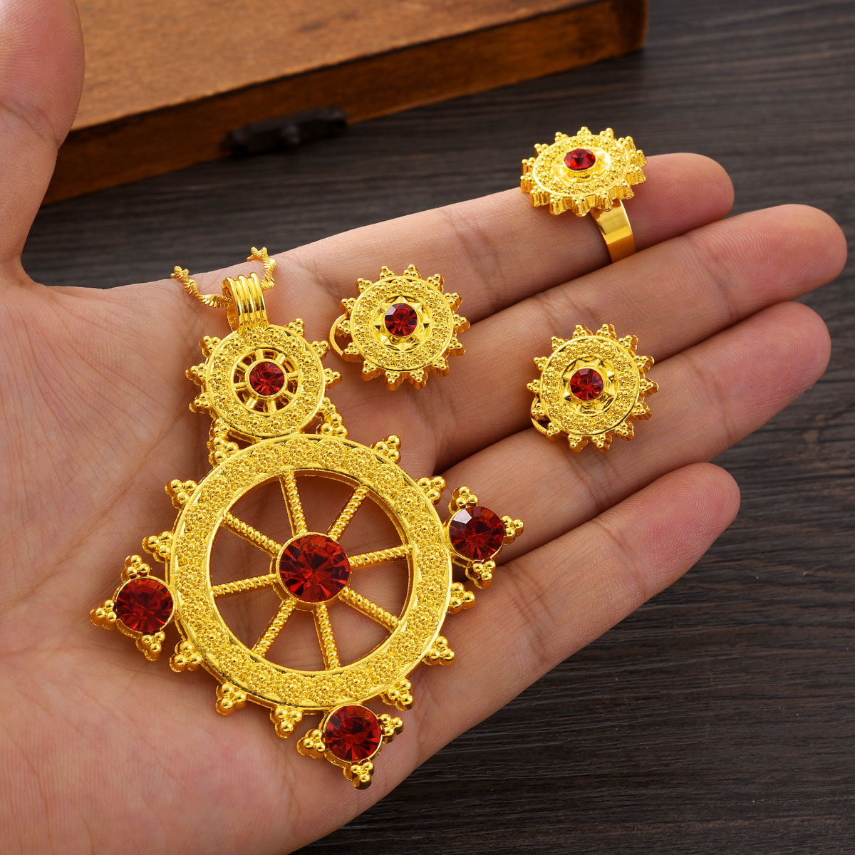 Ensemble de bijoux couleur dor - Ethnic Fashion In Dubai avis et prix